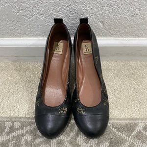 Ellen Degeneres Leather Flats Size 6